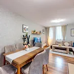 Lägenhet Luxury Flat In Grand By Flat Mаnager